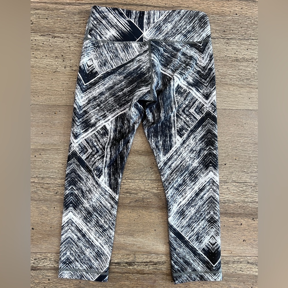 Lulu cropped leggings